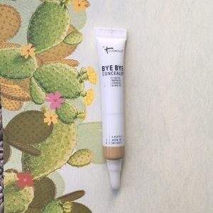 it Cosmetics Bye Bye Concealer in Medium